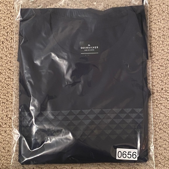 Quiksilver HI Moisture Wicking Navy Blue Short Sleeve Shirt Men S Small - Picture 7 of 7